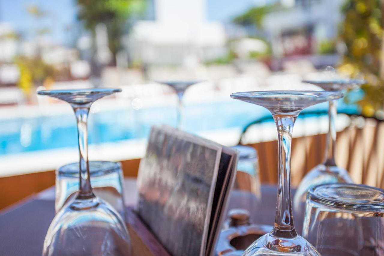 Coral Dreams Aparthotel Адехе Екстериор снимка